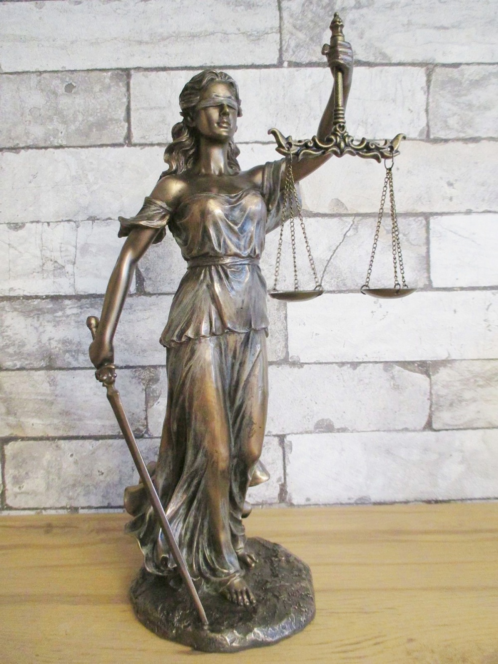 Justitia Figur Bronze Göttin mit Waage und Schwert Rechtsanwalt Frauenskulptur 