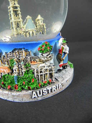 Innsbruck Schneekugel  Glanz Sockel Snowglobe 12 cm Souvenir Austria Österreich 